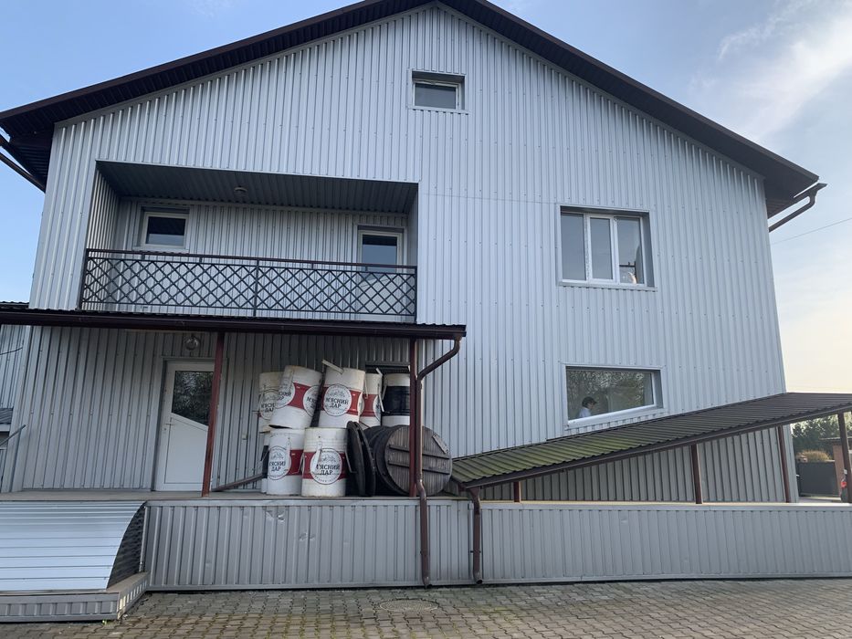 Здамо в оренду комерційне приміщення в с Боратин