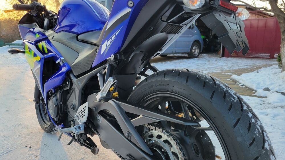 Yamaha R25. Sport Bike