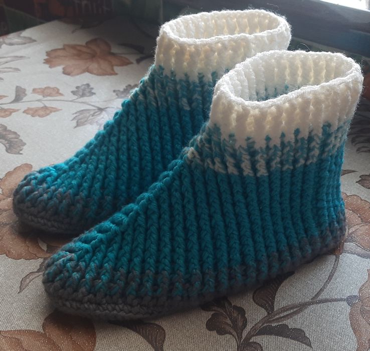 Носочки - чобітки в'язані на замовлення