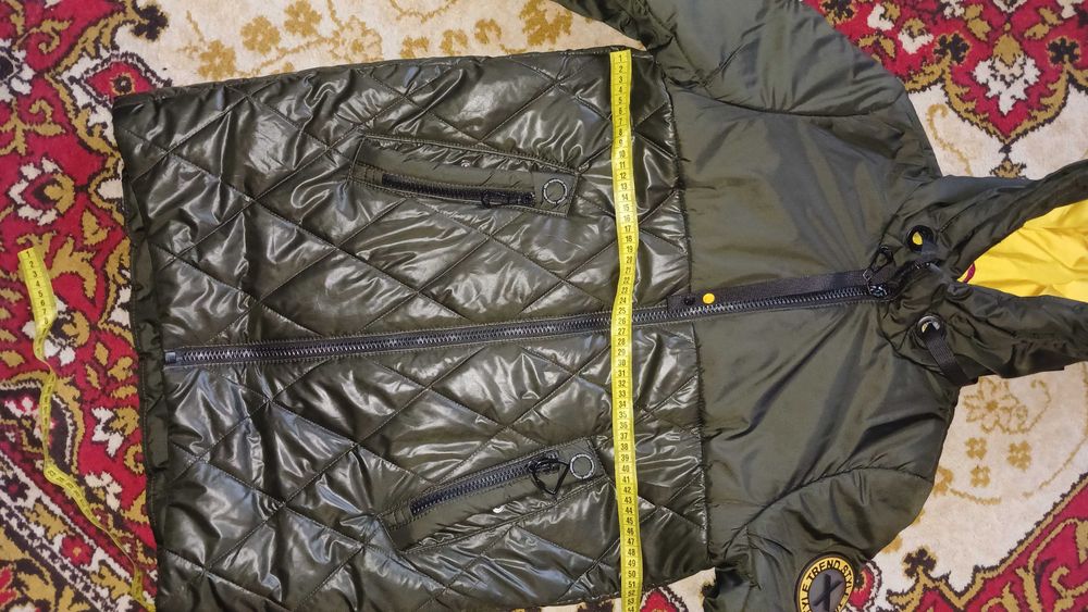 Куртка жіноча 46 розмір