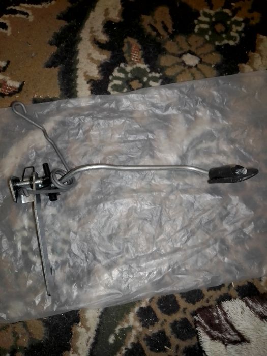 Продам частину замка на капот