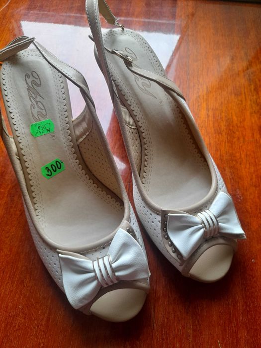 Взуття нове жіноче .