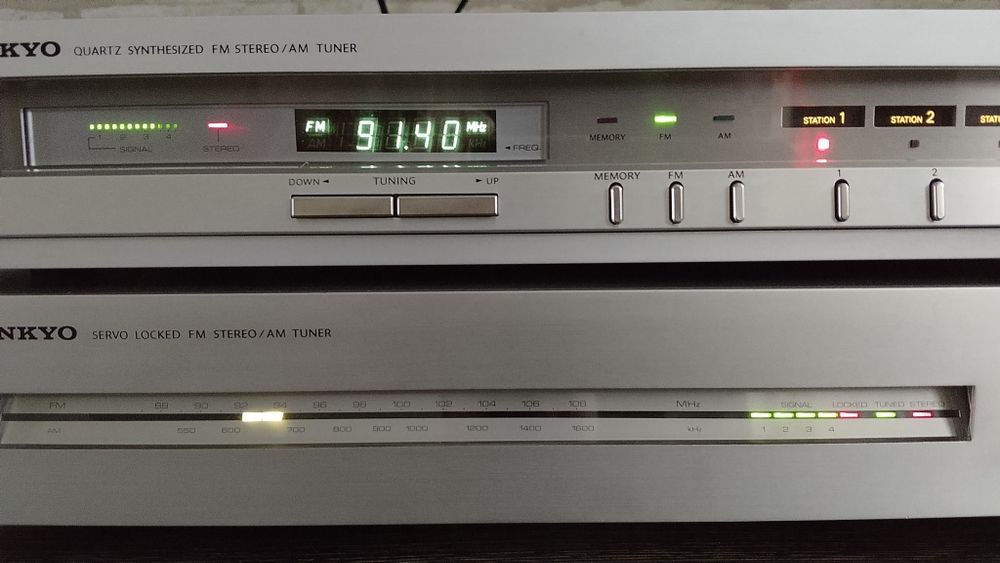 ONKYO T-15, T-25 Stereo Tuner