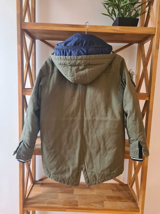 Casaco em bom estado.