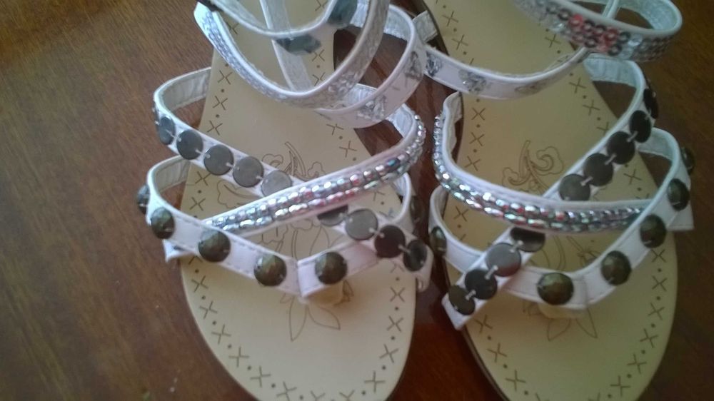 Sandałki dla dziewczynki rozm . 33.