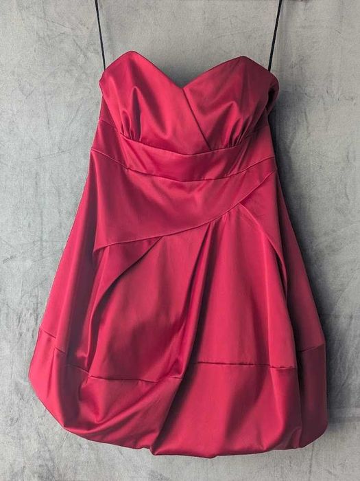 Vestido vermelho de festa sem alças. Tamanho UK 12 / EU 40–42 / M–L.