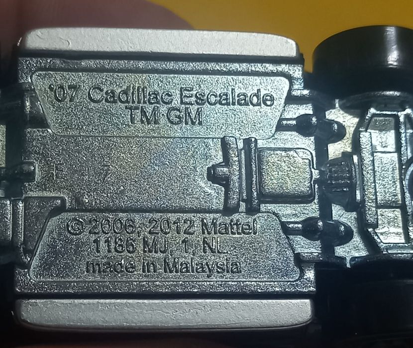 07 cadillac escalade hot wheels