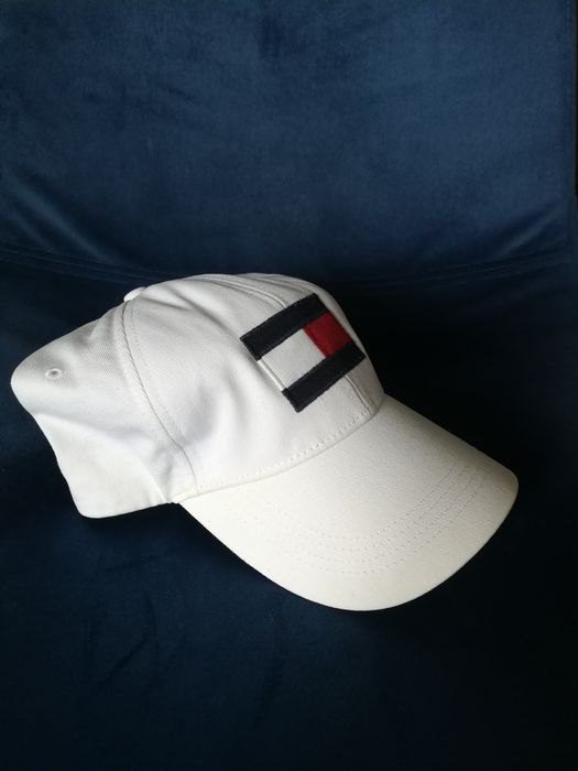 Tommy hilfiger biala czapka z daszkiem wiosna lato must have 2025