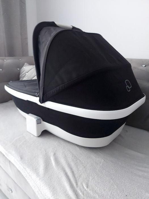 Oryginalna gondola Quinny moodd mood czarna czarno biala zadbana .
Pos