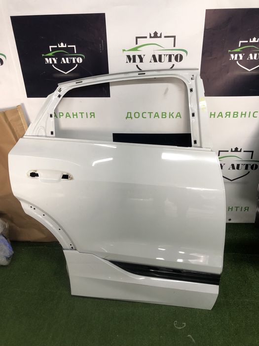 Двері праві задні Audi Q8 E-Tron 4KE Sportback