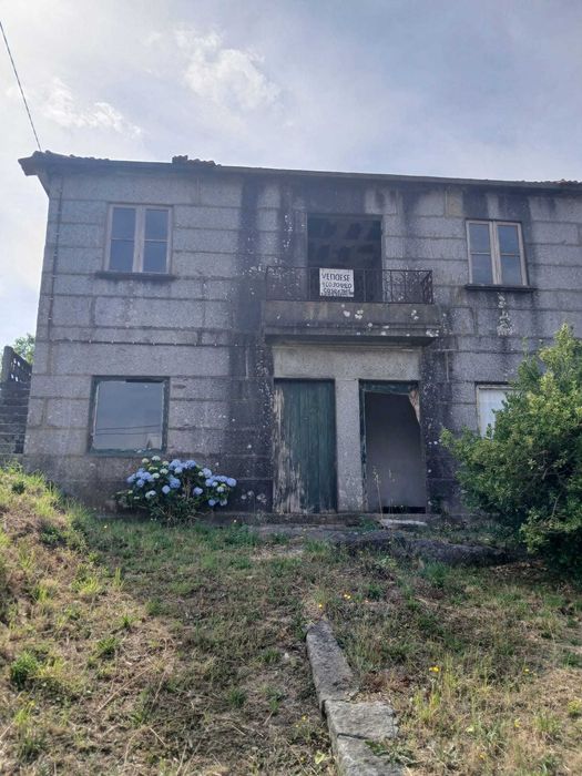 Ruina com terreno a venda