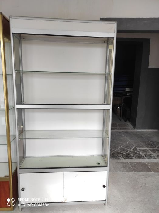 Продам шкафи-вітрини