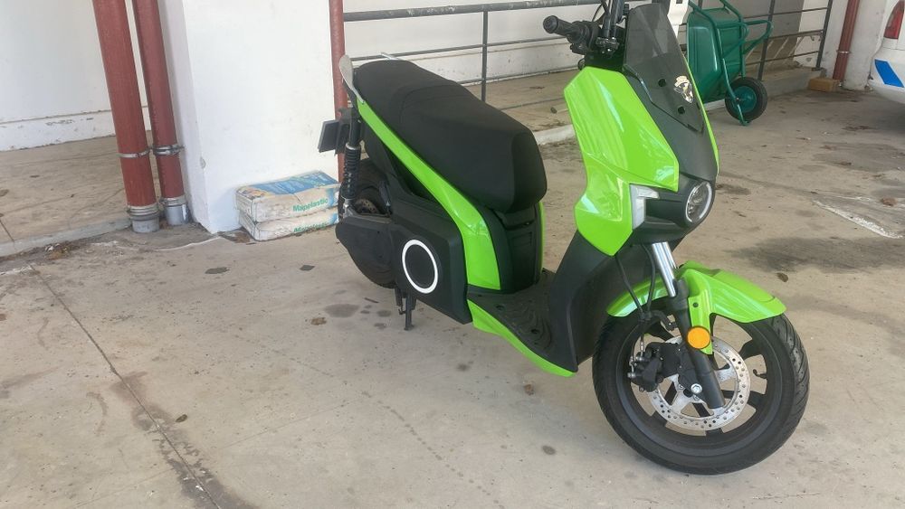 Acelera Elétrica Scooter Silence S01 Conected