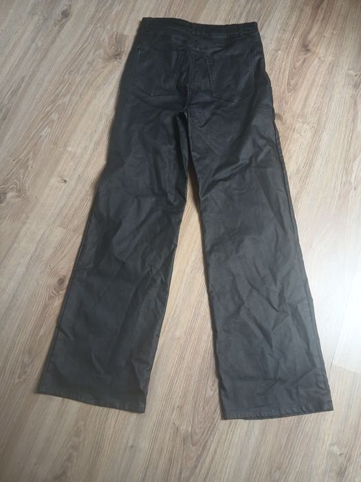 Czarne woskowane spodnie rozszerzane dzwony sinsey r.M
