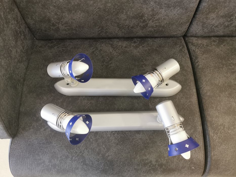 Vende-se conjunto de 2 Candeeiros de teto ou parede, dá para regular a