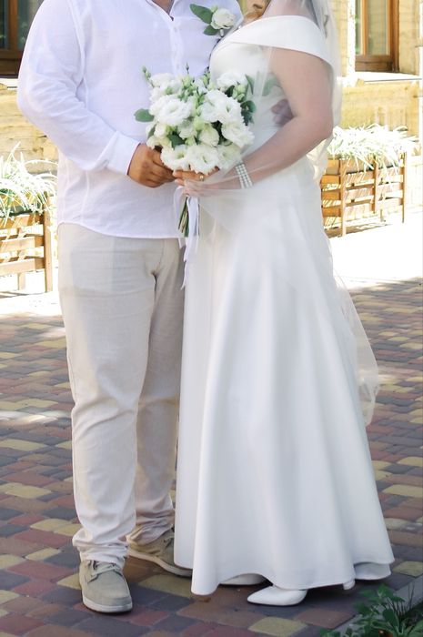 Продам весільну сукню