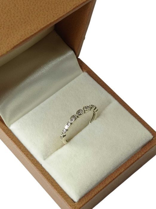 Piękny złoty pierścionek z białego złota z diamentami 1,63G R13 AU585