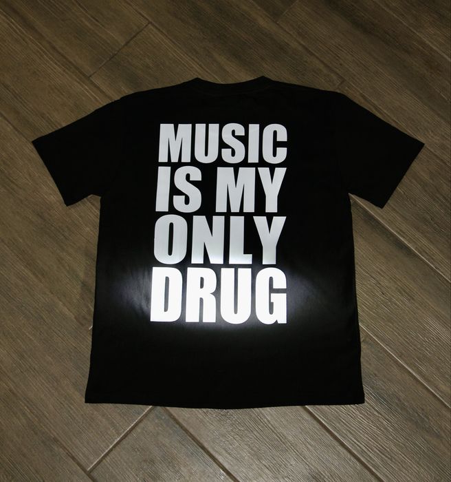 Футболка Music is my only drug/Camel