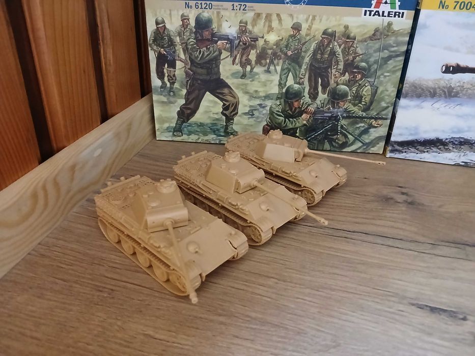 Modele do sklejania i figurki, zestaw