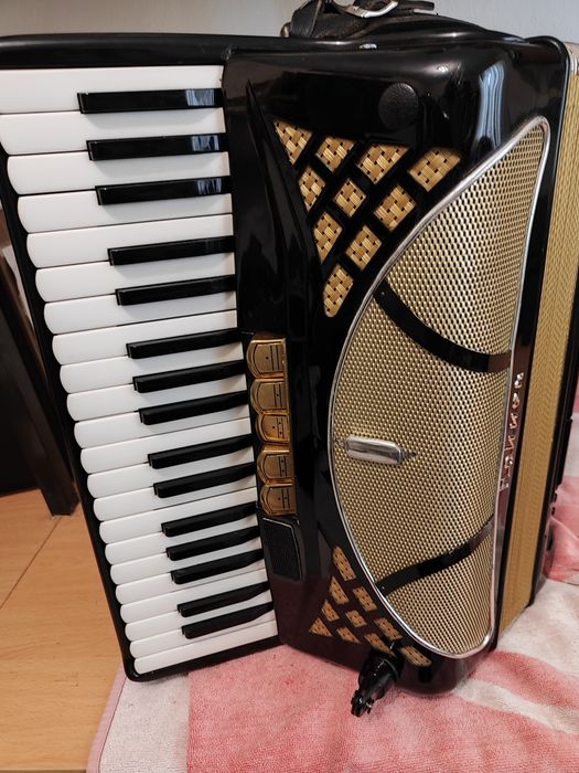 Acordeão Hohner  Lúcia lll