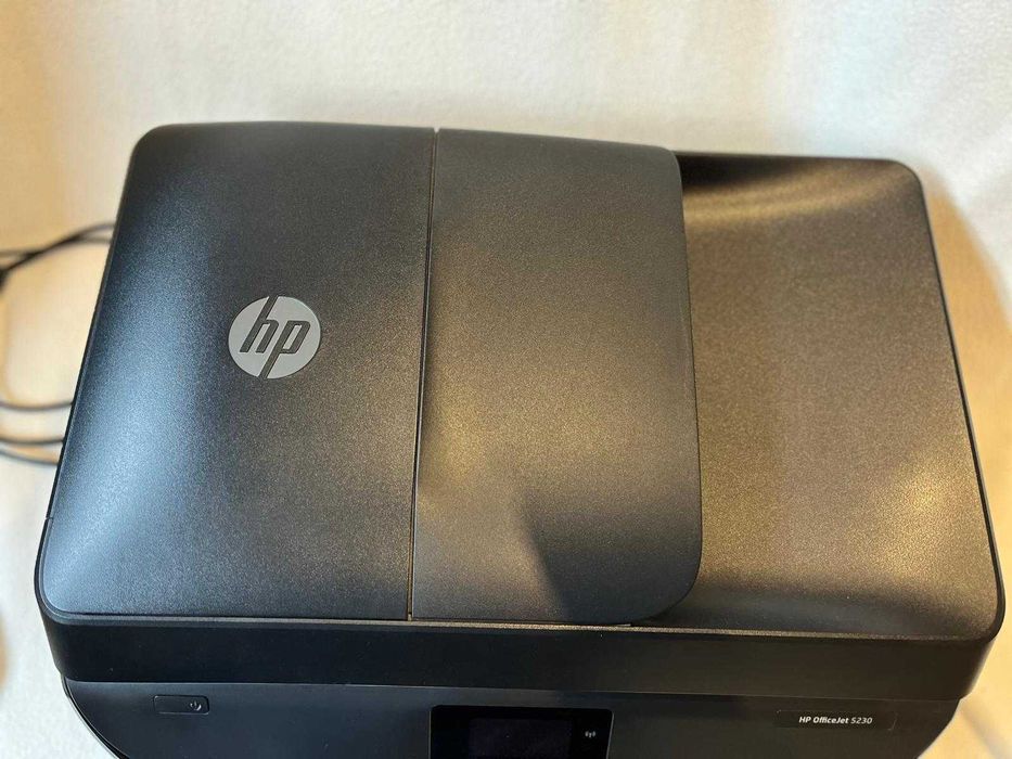 Vendo impressora HP OfficeJet 5230 a funcionar corretamente.