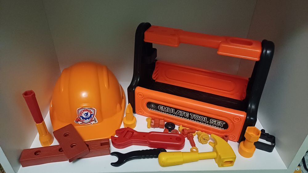 Інструменти іграшкові з шоломом