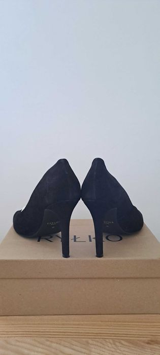 Czarne szpilki Ryłko welurowe