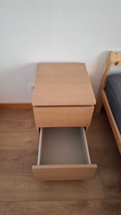 Conjunto Cama de casal, colchão e duas mesas de cabeceiras