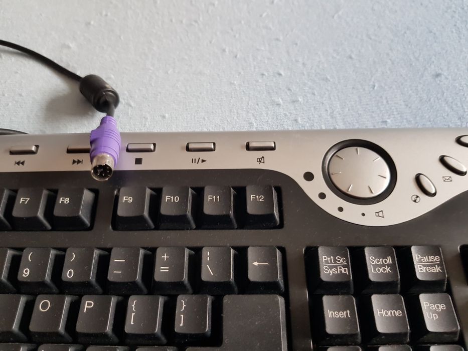 Klawiatura komputerowa Vobis z regulacją głośności