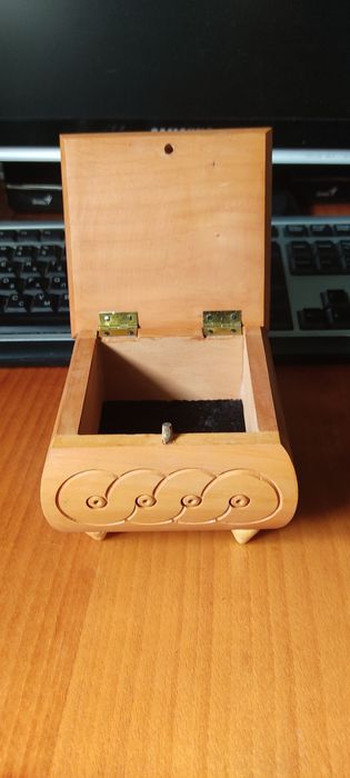 Шкатулка деревянная