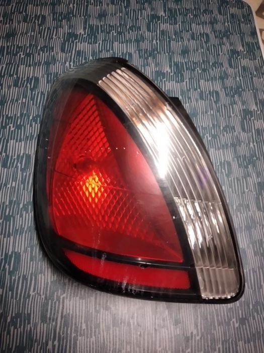 Farolim Trás Traseiro Esquerdo Kia Rio II Ano 2005 C/ Suporte Lâmpadas