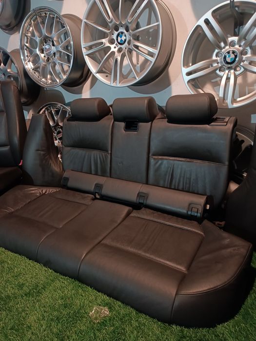 Conjunto de bancos e quartelas bmw E46 Touring.
Bancos dianteiros com