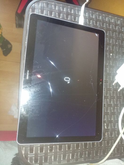 Huawei MediaPad T3 10 AGS-L09 | LTE | 16 GB | SPRAWNY | PĘKNIĘTA SZYBK