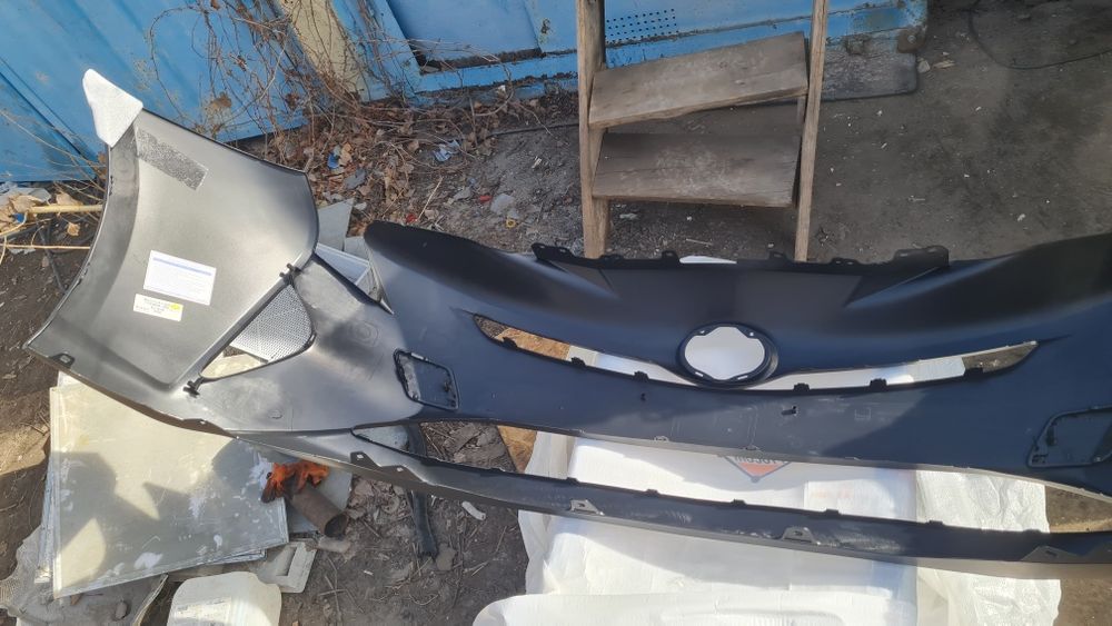 Бампер передній Toyota Prius XW50 50 передний Пріус Приус Тойота