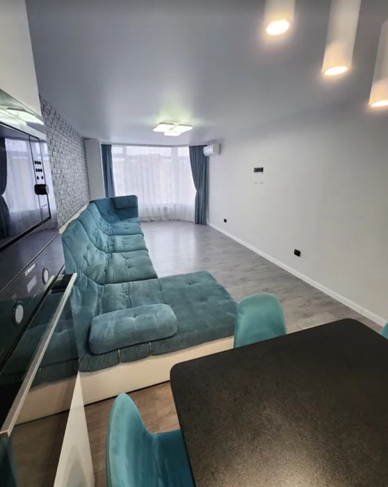 Продаж 3к квартири 85 кв. м на просп. Злуки