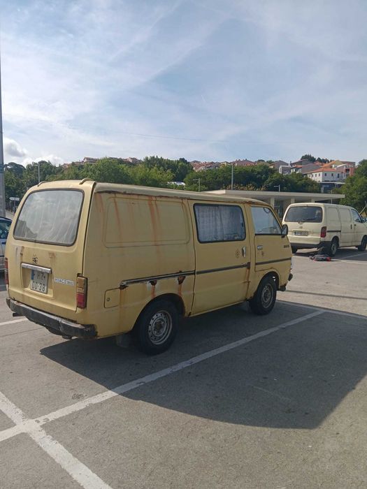 Vende-se carrinha Toyota Hiace (modelo 1981)