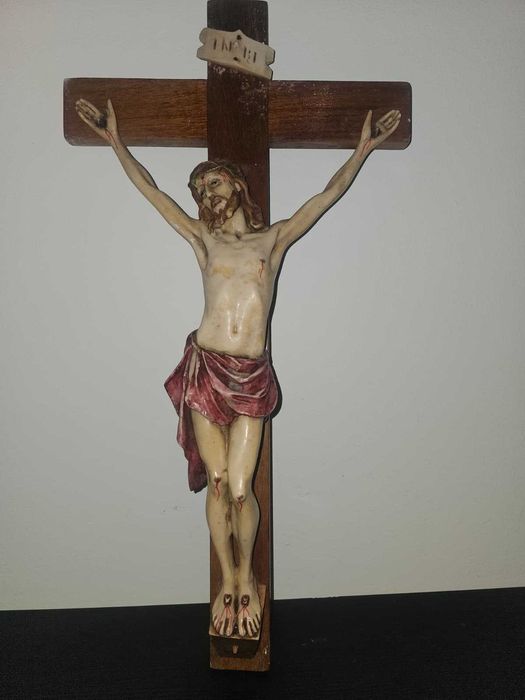 Crucifixo de Parede Antigo – Madeira e Cristo Policromado 58cm