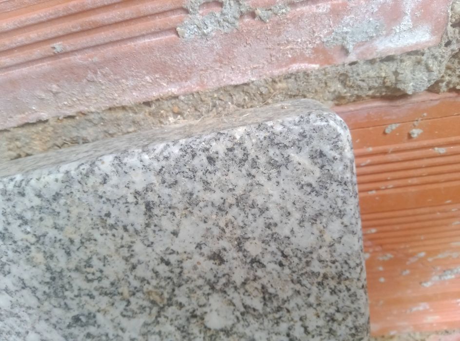 Pedra para bancada com 135 por 65 centímetros