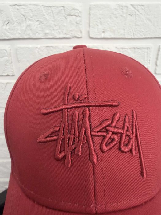 Кепка унисекс Stüssy  красная— практичный и стильный аксессуар на каждый день