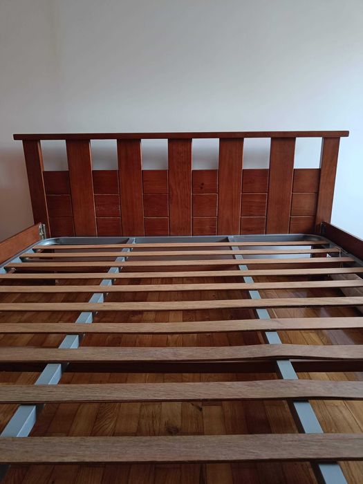 Cama de casal Saint-Clair com estrado