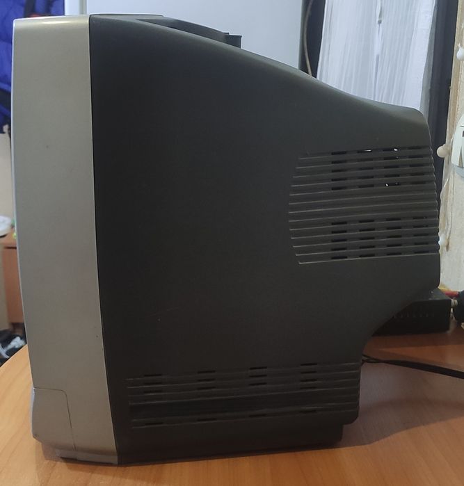 Телевізор LG CF - 14J50K