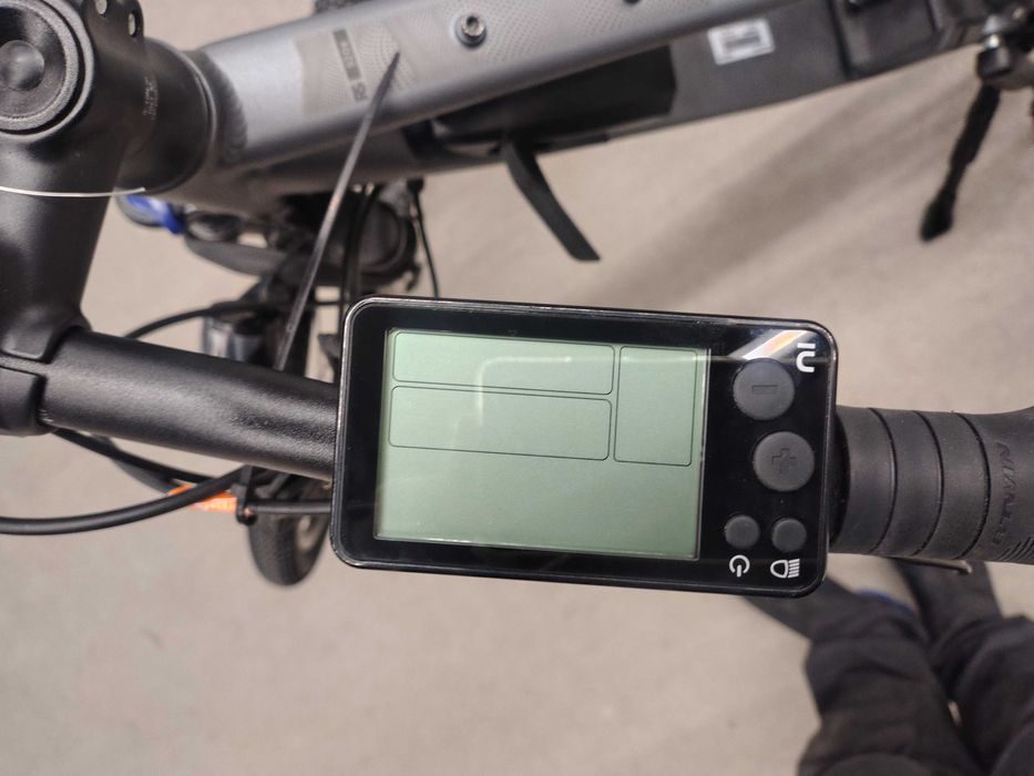 Rower Riverside 520 E elektryczny wysoka rama