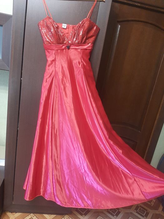 Плаття на випускний