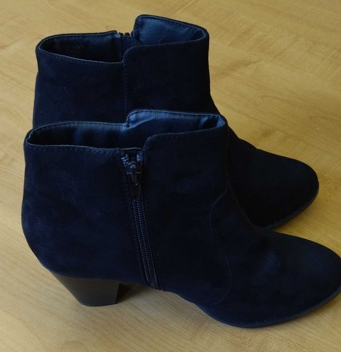 Botas femininas de camurça cano curto