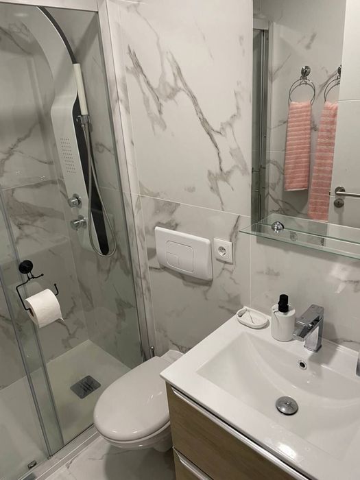 Quarto acolhedor com casa de banho privativa