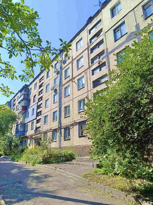 Продаж 4х кімнатної квартири по вул. 8 Березня