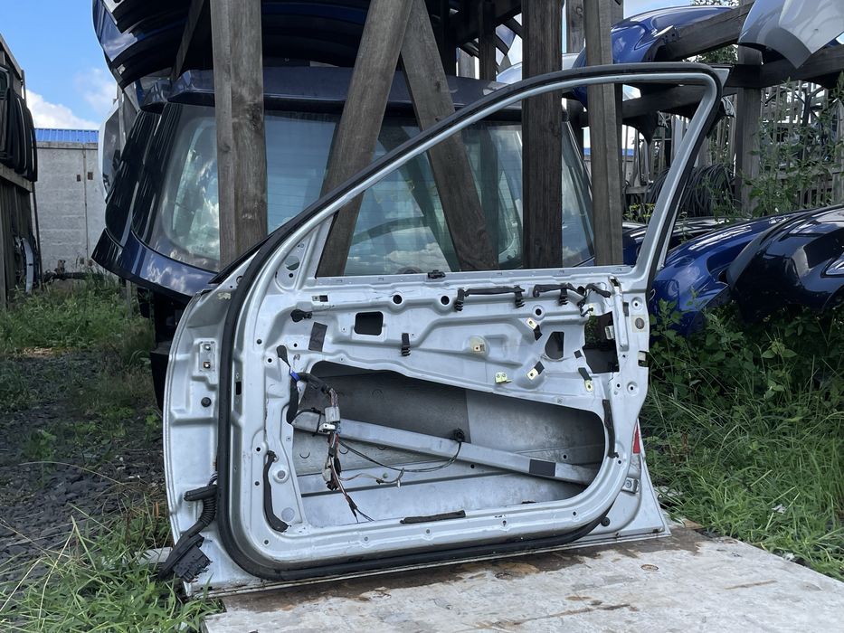Двері Передня Права Дверка передння правая BMW E39 TITAN SILBER TITAN SILVER 354