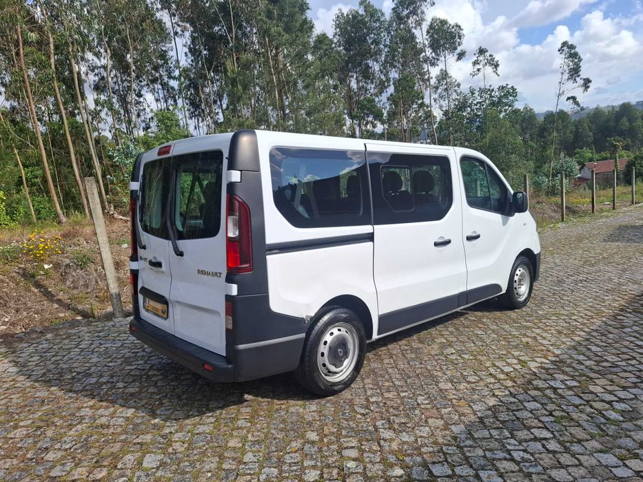 Renault Trafic 1.6 Dci Longa 9 Lugares  (COM IVA DEDUTIVEL INCLUIDO) de 2015