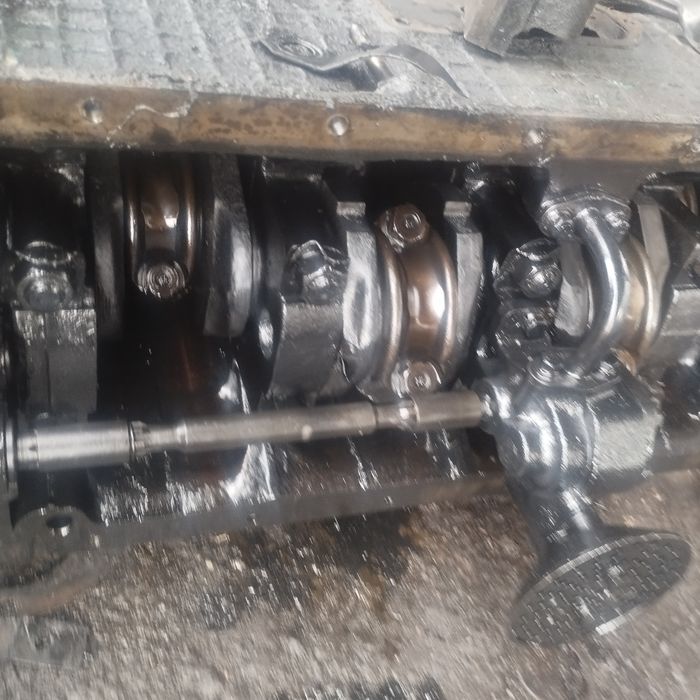 Колінчастий вал головка блоку ЮМЗ