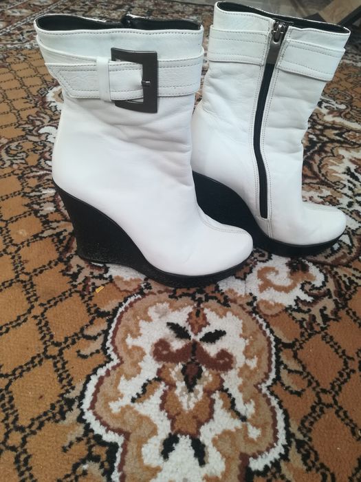 Шкіряні чобітки...